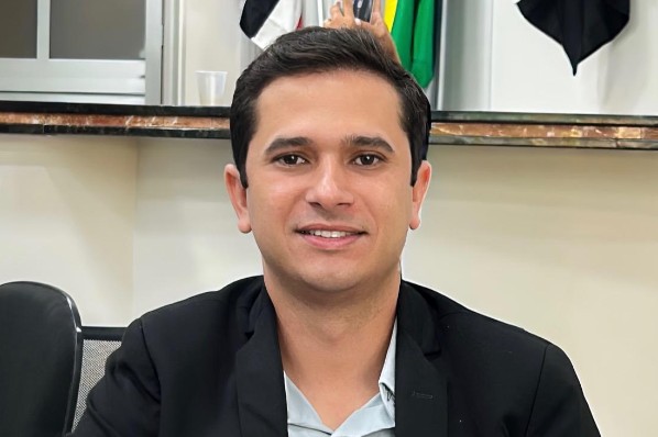 CÂMARA MUNICIPAL DE AÇAILÂNDIA APROVA REQUERIMENTO PARA DOAÇÃO DE ÔNIBUS ESCOLAR AO ASSENTAMENT...