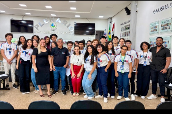 CÂMARA MUNICIPAL RECEBE ESTUDANTES DO IEMA POR MEIO DO PROGRAMA DE VIVÊNCIA PROFISSIONAL "PRA S...