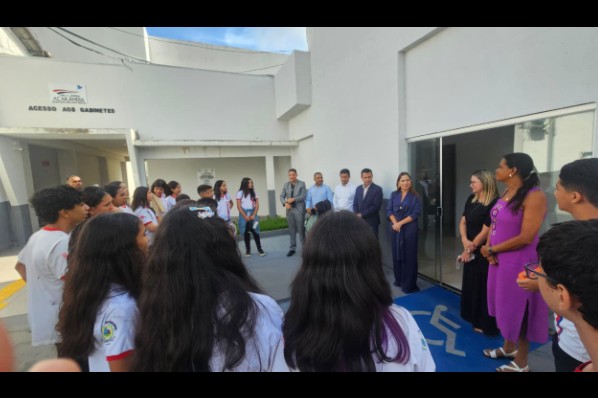 CÂMARA MUNICIPAL PROMOVE EXPERIÊNCIA EDUCATIVA COM ALUNOS EM VISITA INSTITUCIONAL