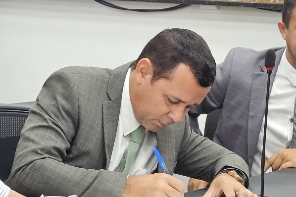 CÂMARA APROVA CRIAÇÃO DE LABORATÓRIO DE EDUCAÇÃO E TECNOLOGIA EM AÇAILÂNDIA