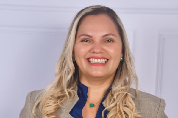 A Câmara Municipal aprovou o Requerimento nº 154/2026, de autoria da vereadora Cláudia Melo, qu...