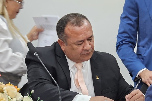 CÂMARA APROVA PEDIDO DE REFORMA E CLIMATIZAÇÃO DE ESCOLA INFANTIL VINICIUS DE MORAIS