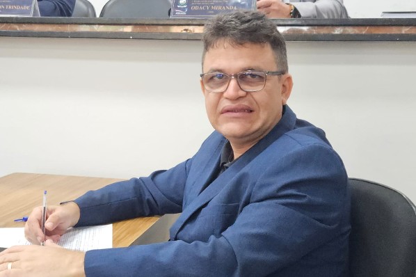 REQUERIMENTO APROVADO: SUBSTITUIÇÃO DE SEMÁFOROS CONVENCIONAIS POR SEMÁFOROS SOLARES COM TEMPOR...