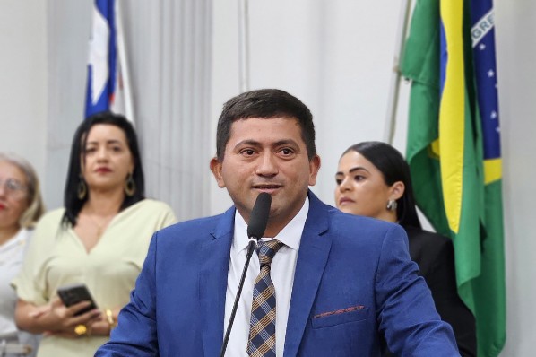 A CÂMARA APROVA: REQUERIMENTO PARA INSTALAÇÃO DE CHAFARIZ ILUMINADO NO PEQUIÁ!
